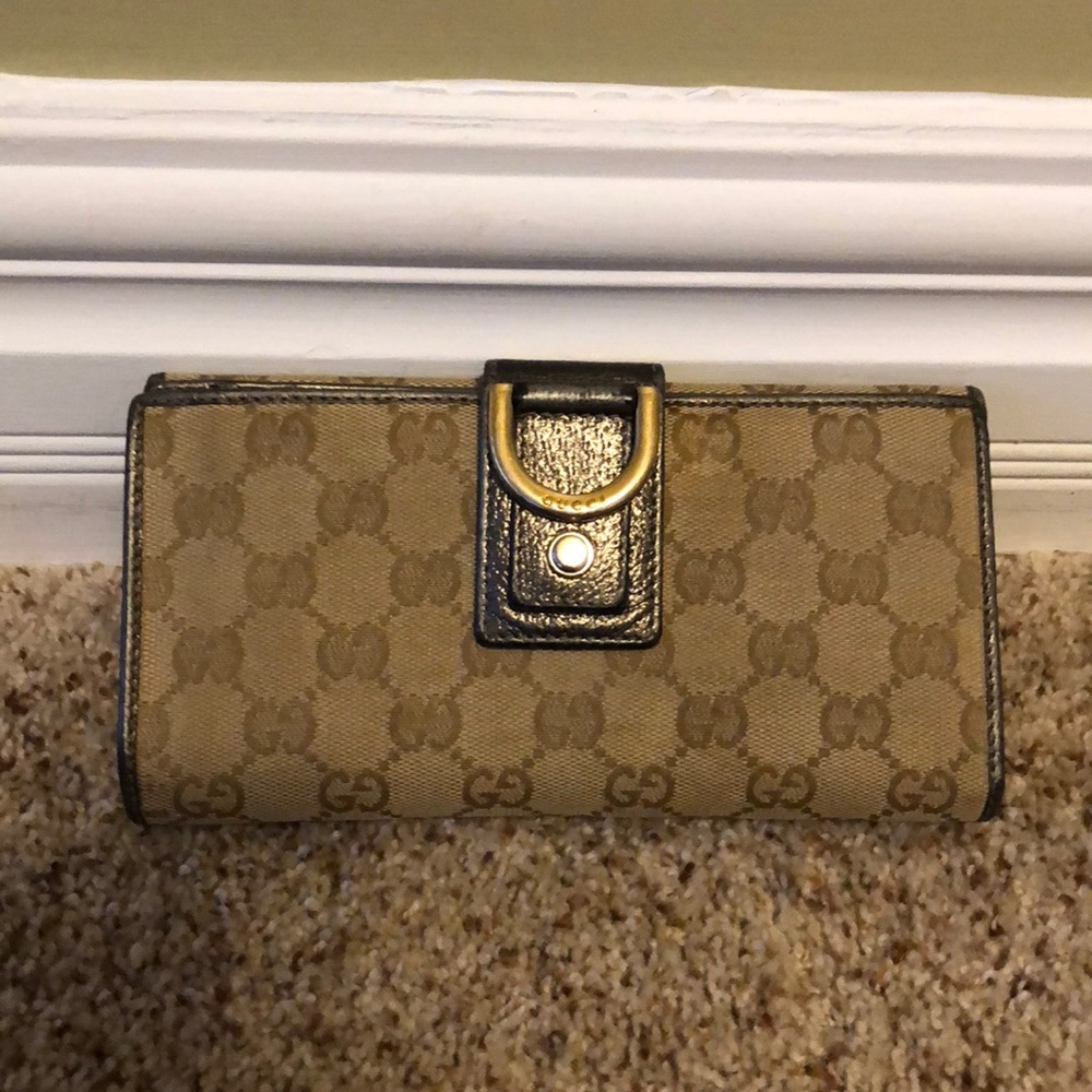 Gucci Signature Supreme Wallet